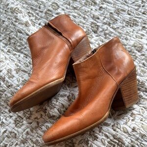 Rachel Comey Mars Tan Ankle Boots with Chunky Heel and Zipper